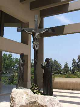 Rocca di Capri Leone - Crocifisso in bronzo presso la Chiesa della Madonna di Czestochova