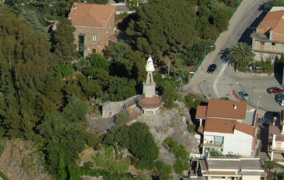 Rocca di Capri Leone - Foto aerea del Santuario della Madonna del Tindari