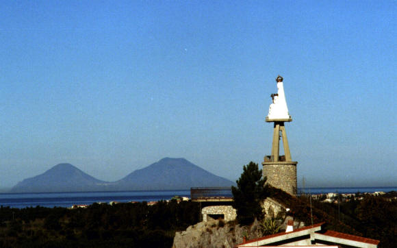 Rocca di Capri Leone - Il Santuario della Madonna del Tindari e le Isole Eolie