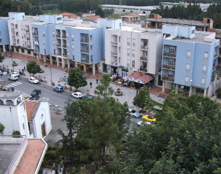 Rocca di Capri Leone - Piazza Gepy Faranda vista dall'alto