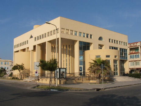 Il Cineteatro di Capo d'Orlando posto in cui si svolgo diverse manifestazioni teatrali durante tutto l'anno grazie anche all'associazione Rosso di San Secondo