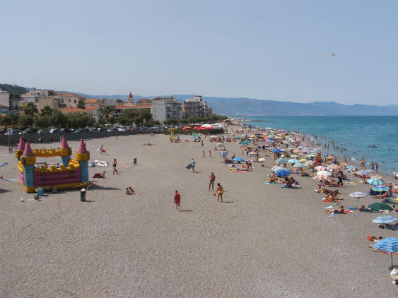 La meravigliosa spiaggia del Lungomare Andrea Doria (e Ligabue) di Capo d'Orlando in Sicilia