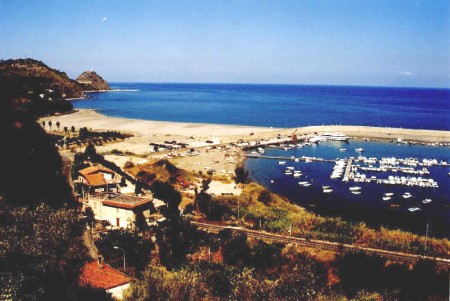 Capo d'Orlando - Il vecchio Porto di Capo d'Orlando come era prima dei lavori di ristrutturazione