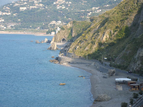 Suggestiva veduta della zona di San Gregorio, il litorale con le scogliere di Capo d'Orlando ripreso dal Monte della Madonna