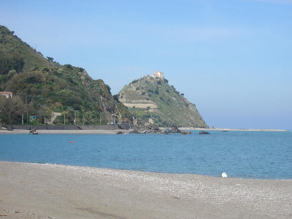 Un'ampia vista di San Gregorio di Capo d'Orlando fotografata dalla zona porto