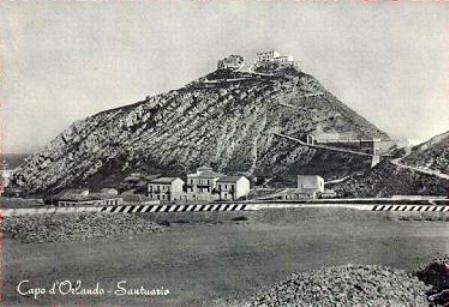 Un particolare panorama della citt� di Capo d'Orlando ancora quasi del tutto sposglia di costruzioni scattata nel 1952