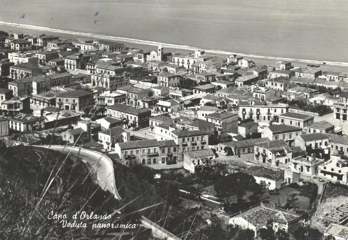 La vecchia citt� di Capo d'Orlando (Sicilia - Messina) vista dall'alto. Una delle belle foto antiche della nostra bella cittadina siciliana