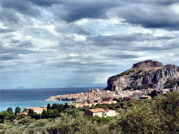 Foto panoramica della citt� di Cefal� - Sicilia