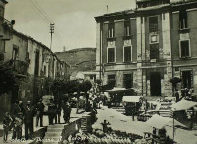 Un'antica foto della Piazza San Calogero di Cesar� in Sicilia (provincia di Messina)