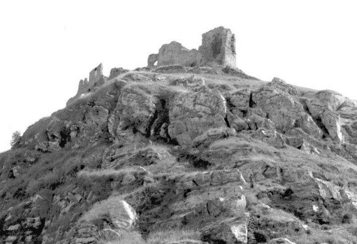 il caratteristico promontorio su cui � stata realizzata dagli avi gioiosa guardia sito storico affascinante nel territorio di gioiosa marea