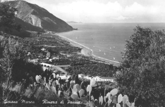 Foto storica che riprende la fantastica riviera di ponente a gioiosa marea, citt� siciliana situata in provincia di messina