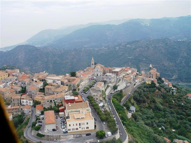 Panorama aereo di Naso citt� siciliana della zona dei Nebrodi (Messina)