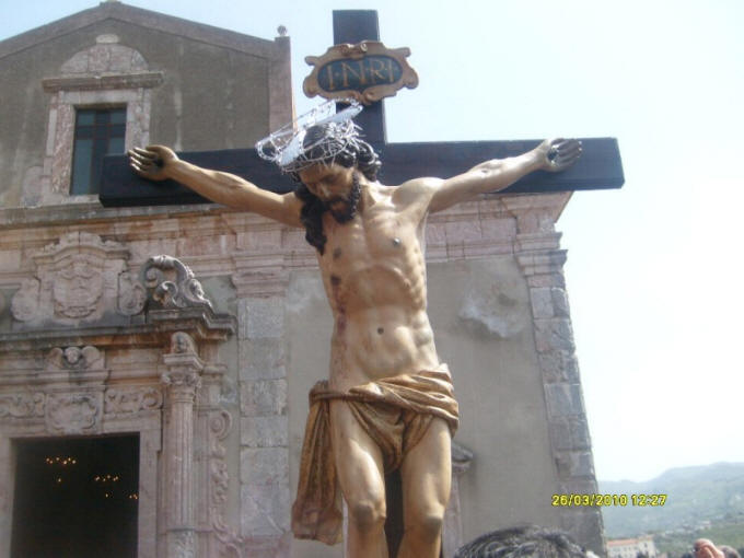 Ges� Crocifisso nel corso di una festa di San Marco d'Alunzio