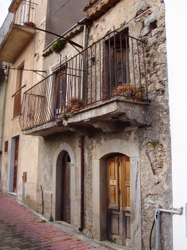 Ucria - Caratteristico balcone